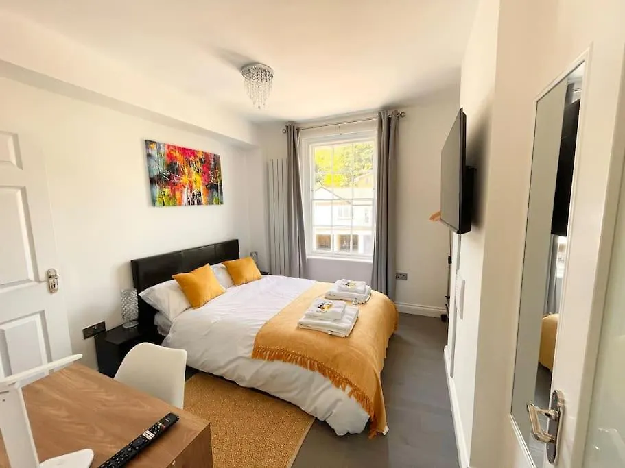 Entire Apartment Hosted By Pius Redhill