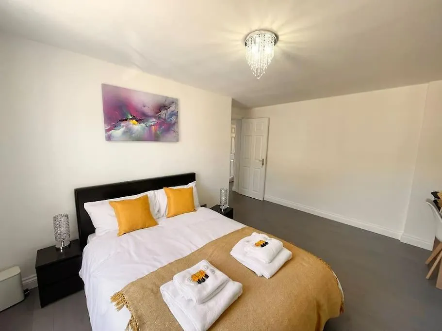 Entire Apartment Hosted By Pius Redhill