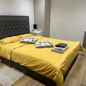 Homestay L-houses, Dagenham